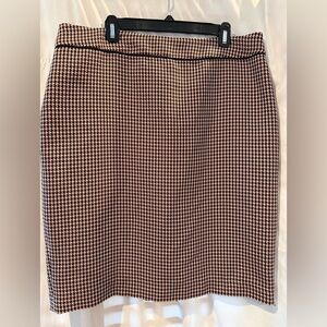 Classic Houndstooth Pencil Skirt